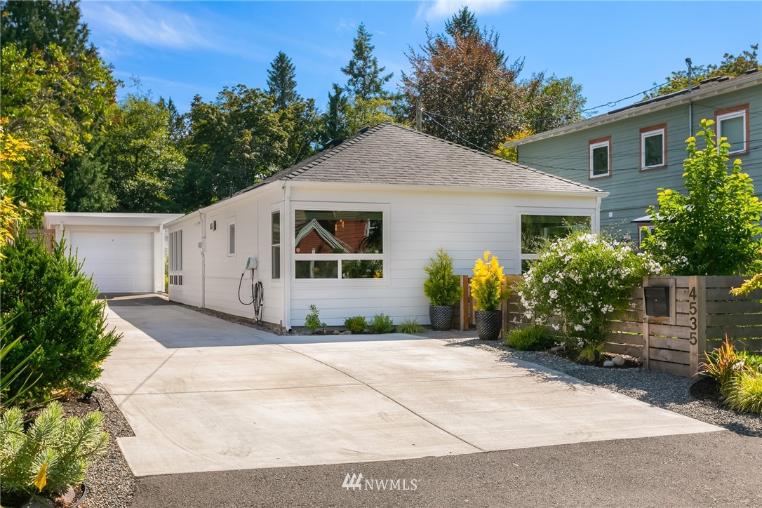 4535 Southwest Director Street Seattle, WA 98136 - Photo 24 of 25 Gallery Image 24