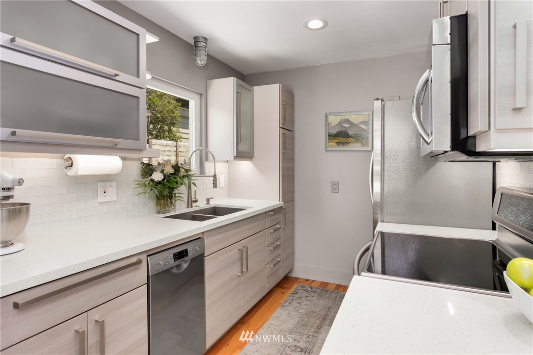 4535 Southwest Director Street Seattle, WA 98136 - Photo 10 of 25 Gallery Image 10