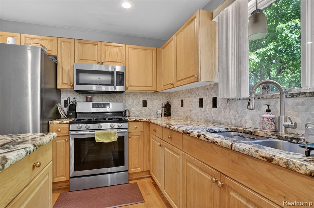 2825 Long Meadow Lane Rochester, MI 48307 - Photo 9 of 37