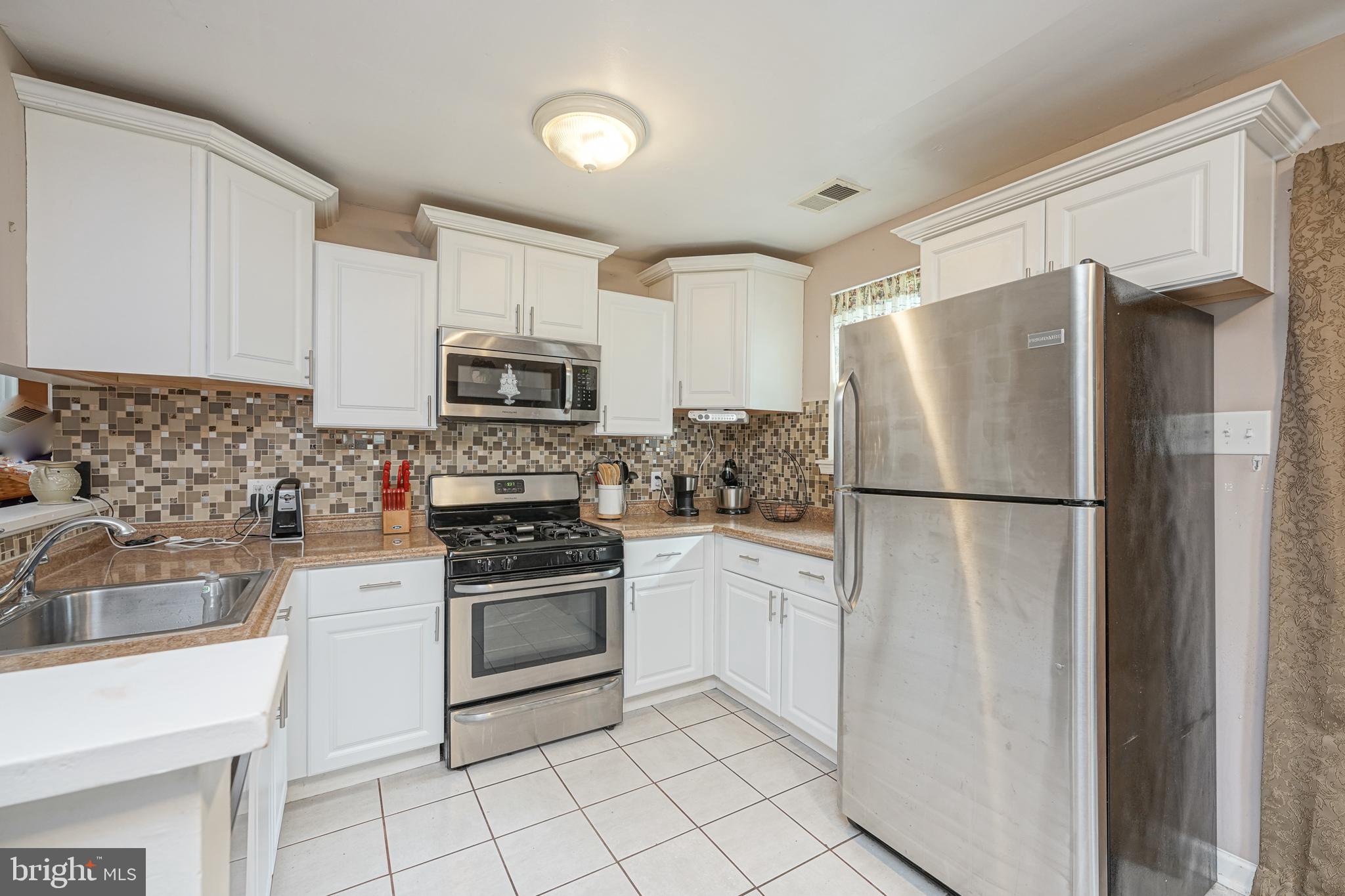 36 Ray Smith Road Sicklerville, NJ 08081 - Photo 8 of 28 Stainless Steel Appliances