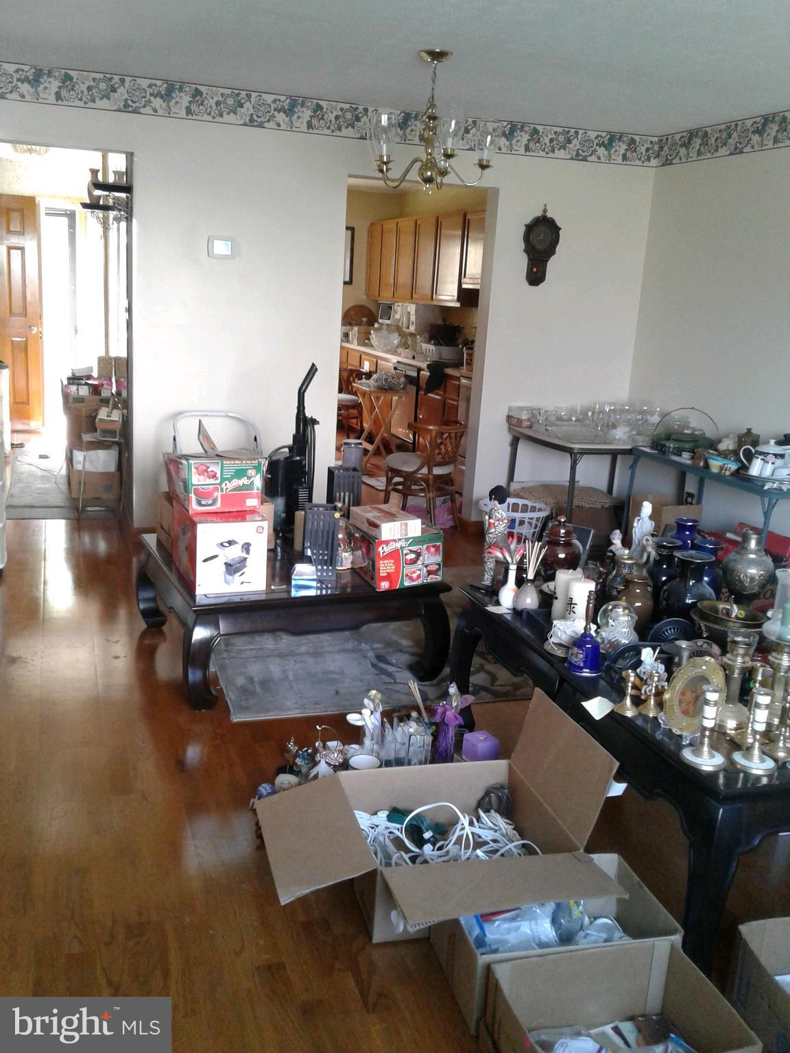 647 Nollmeyer Road Baltimore, MD 21220 - Photo 19 of 26 Living/Dining combo