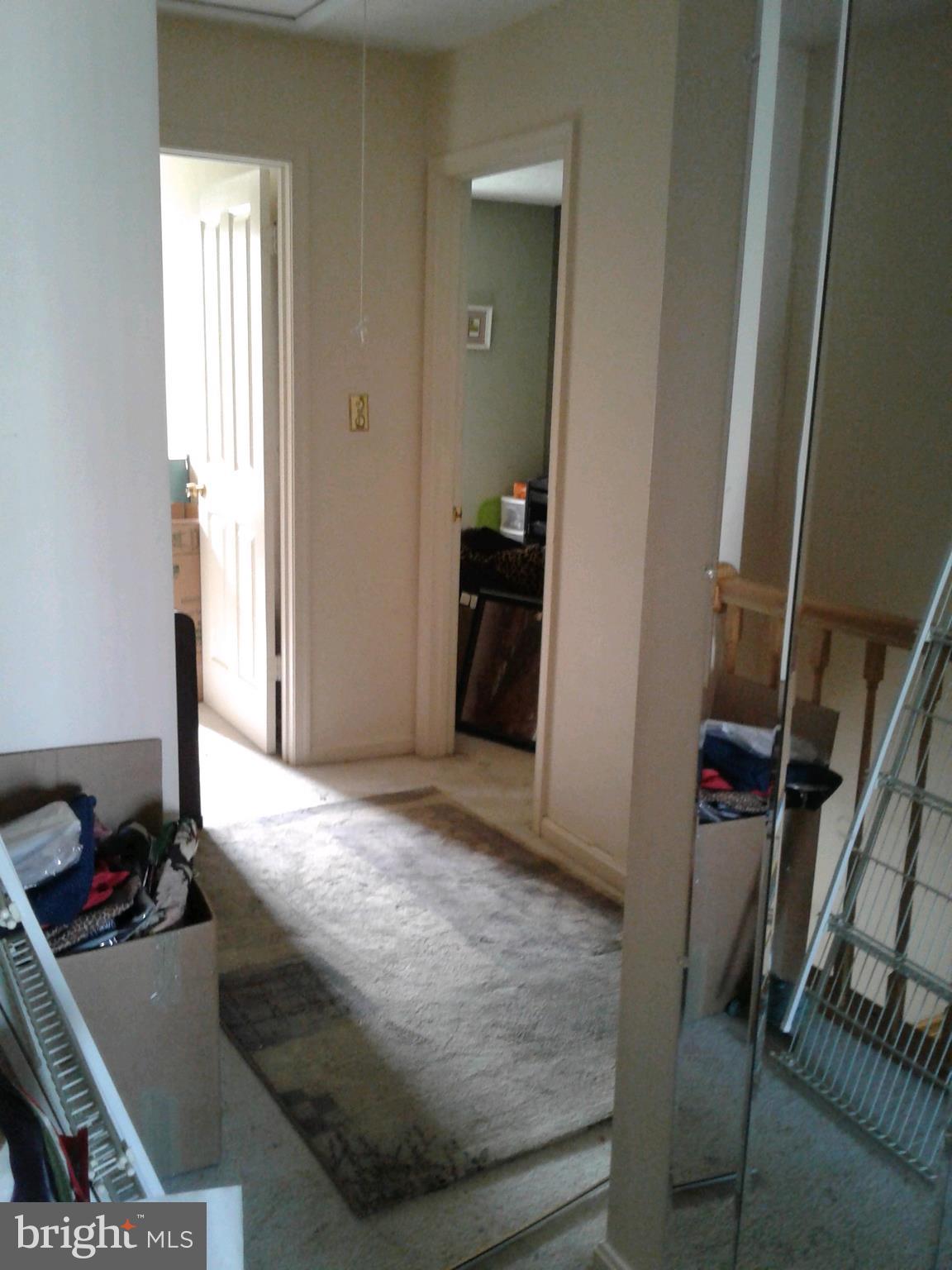 647 Nollmeyer Road Baltimore, MD 21220 - Photo 21 of 26 Upstairs hallway