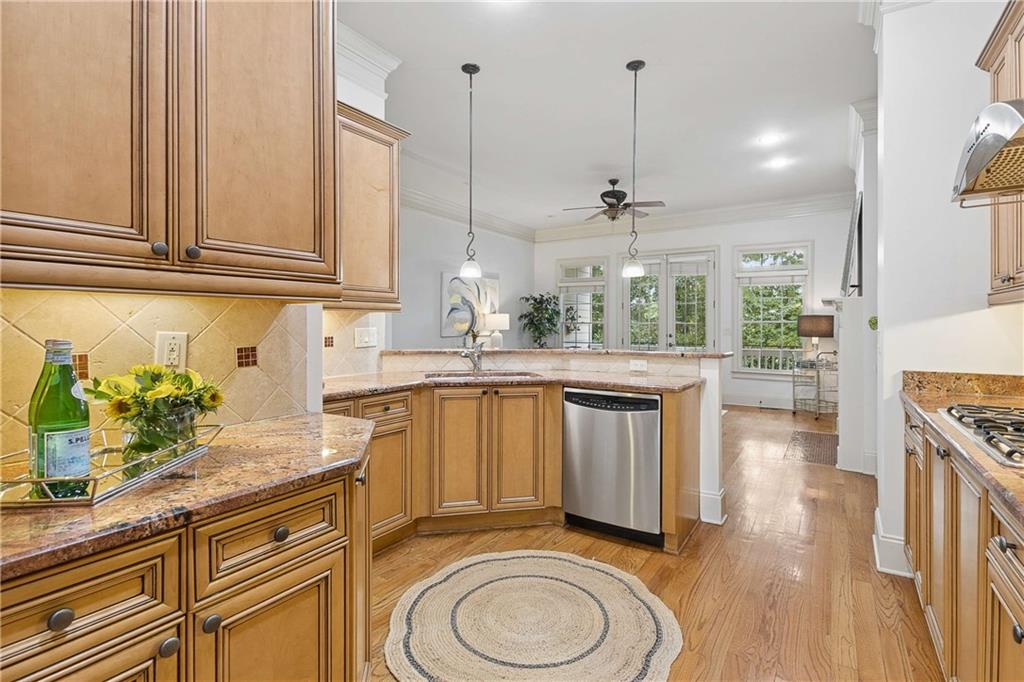 997 Pearl Point Northeast Sandy Springs, GA 30328 - Photo 6 of 16