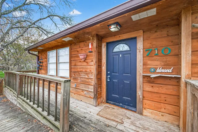 a view of a front door of the house