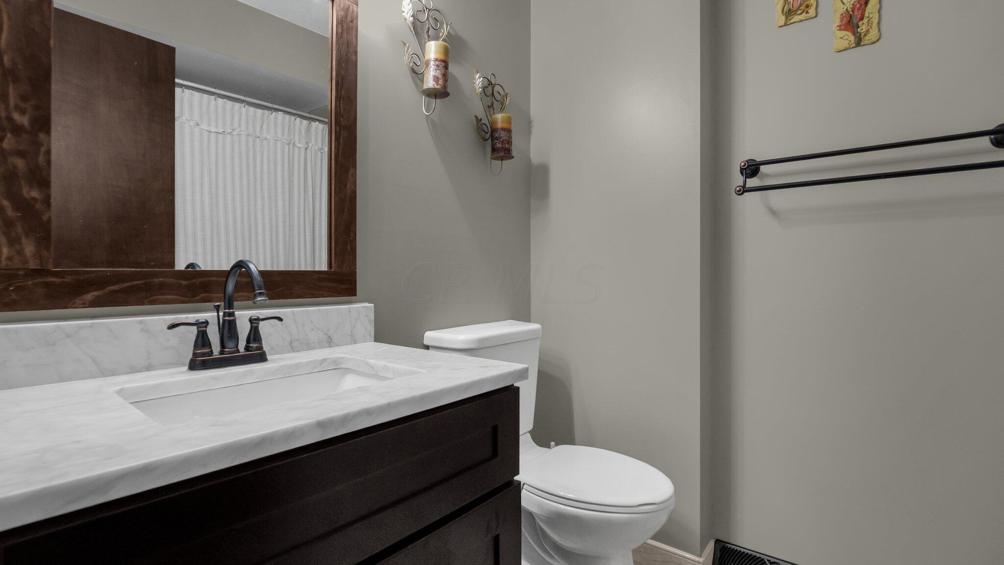 12000 Palmer Road Southwest Etna, OH 43068 - Photo 24 of 48 Hallway bath