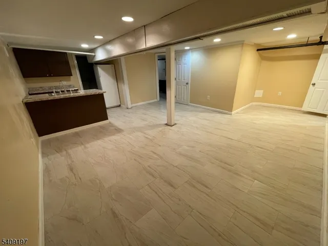 $3,500 | 25 Bayview Avenue, Newark, NJ 07112