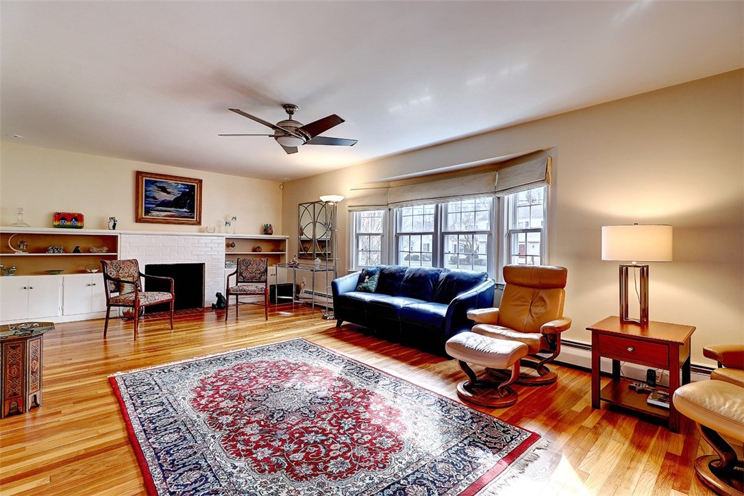 4 Briarfield Road Barrington, RI 02806 - Photo 2 of 28