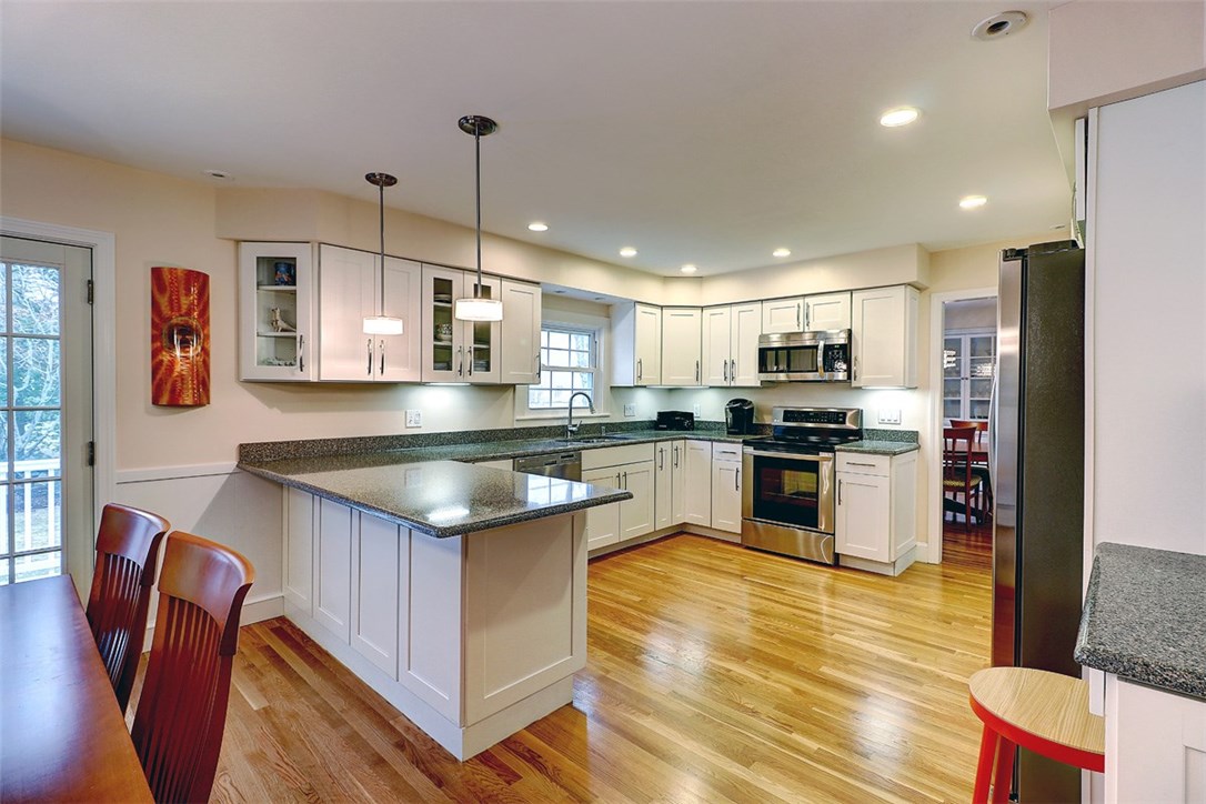4 Briarfield Road Barrington, RI 02806 - Photo 9 of 28