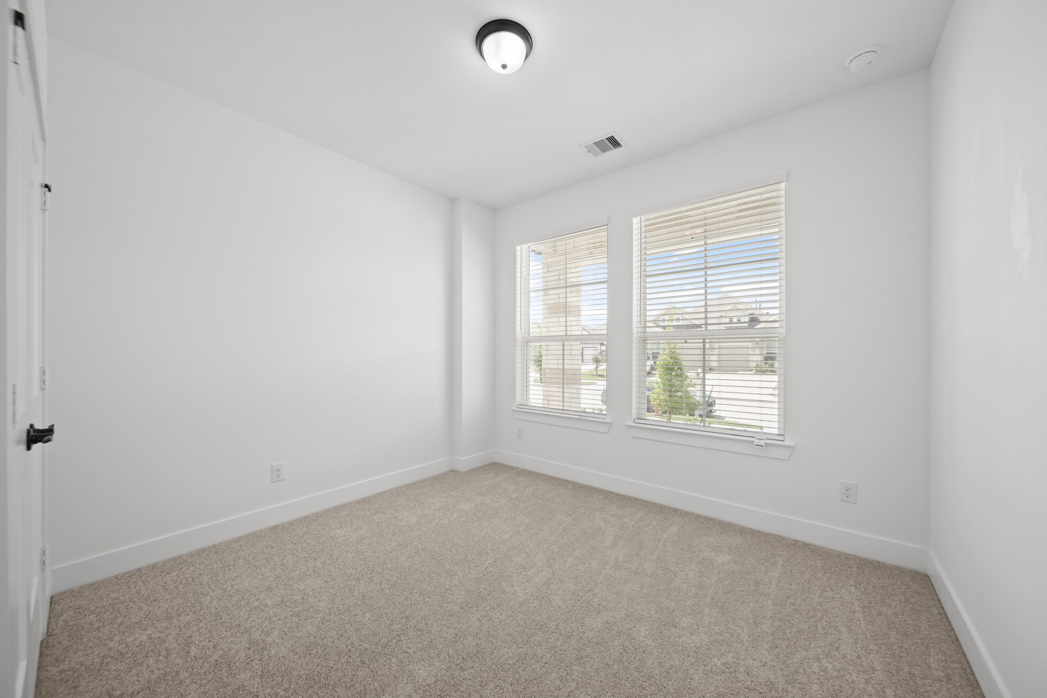 10111 Crescendo Way Manvel, TX 77578 - Photo 18 of 25 an empty room with a window