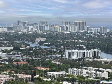 $309,000 | 611 Northeast 14th Avenue, Unit 206, Fort Lauderdale, FL 33304