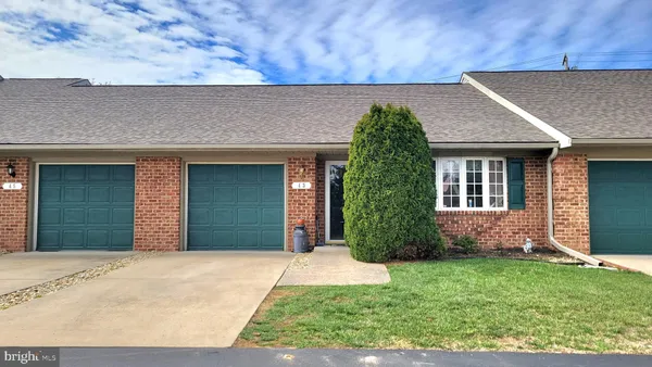 $225,000 | 43 Sunbrook Lane, Unit 6, Hagerstown, MD 21742