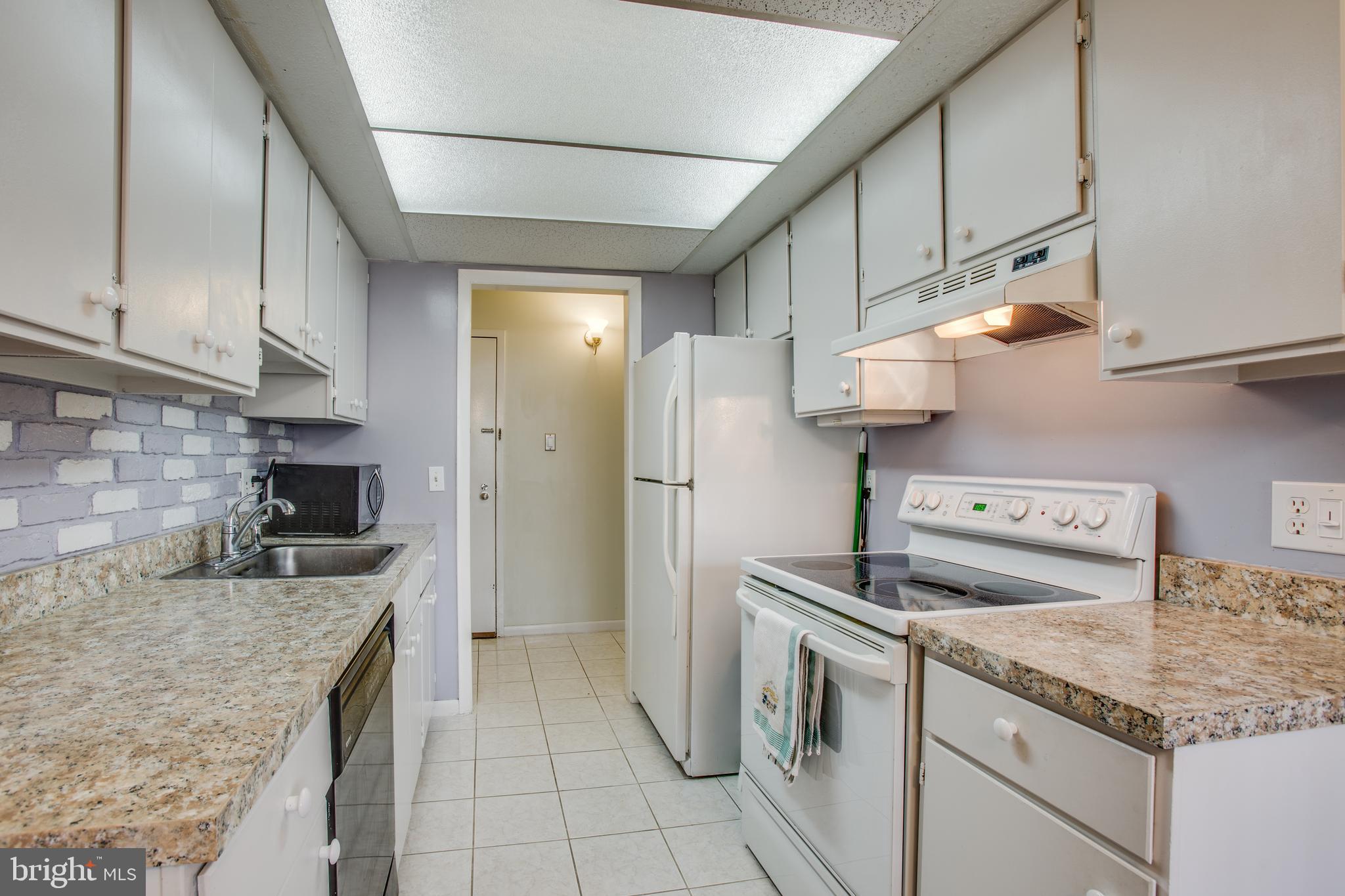 11623 Stoneview Square, Unit 11C Reston, VA 20191 - Photo 3 of 28 Gorgeous galley kitchen