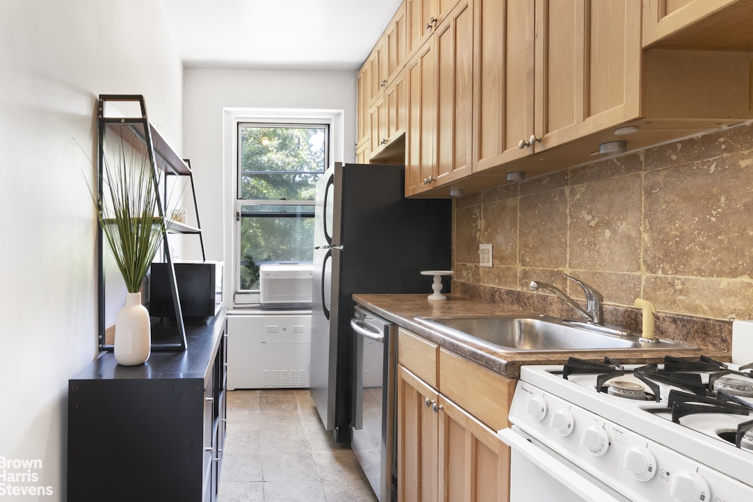 585 West 214th Street, Unit 1A Manhattan, NY 10034 - Photo 4 of 7