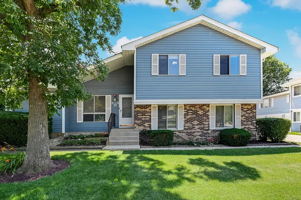 $300,000 | 2401 Brunswick Circle, Unit C, Woodridge, IL 60517