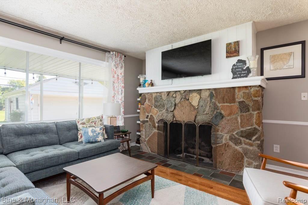 1154 Hampton Road Grosse Pointe Woods, MI 48236 - Photo 11 of 24