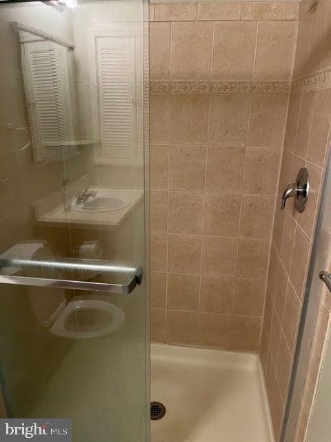 243 Tavistock Road Cherry Hill, NJ 08034 - Photo 13 of 27 Newer Private Main Bathroom Shower