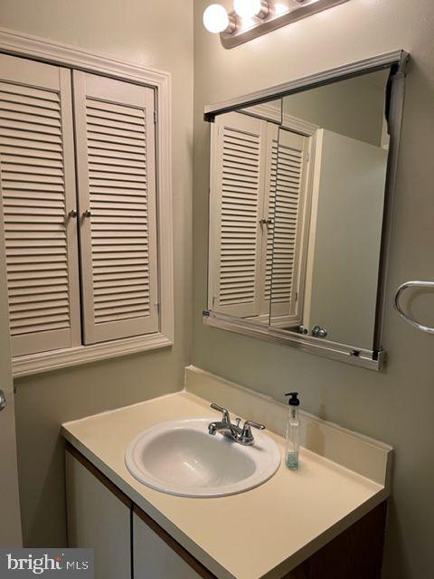 243 Tavistock Road Cherry Hill, NJ 08034 - Photo 14 of 27 Private Main Bath