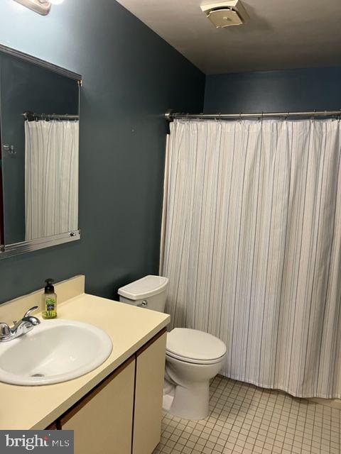 243 Tavistock Road Cherry Hill, NJ 08034 - Photo 17 of 27 Spacious Hallway Bathroom w/ Laundry Room