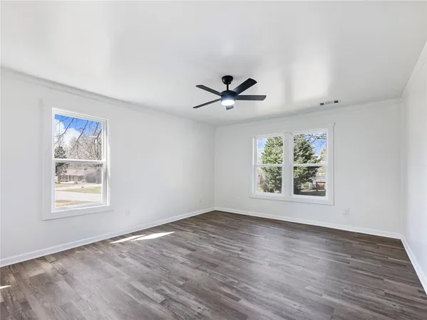 a view of a livingroom with a ceiling fan