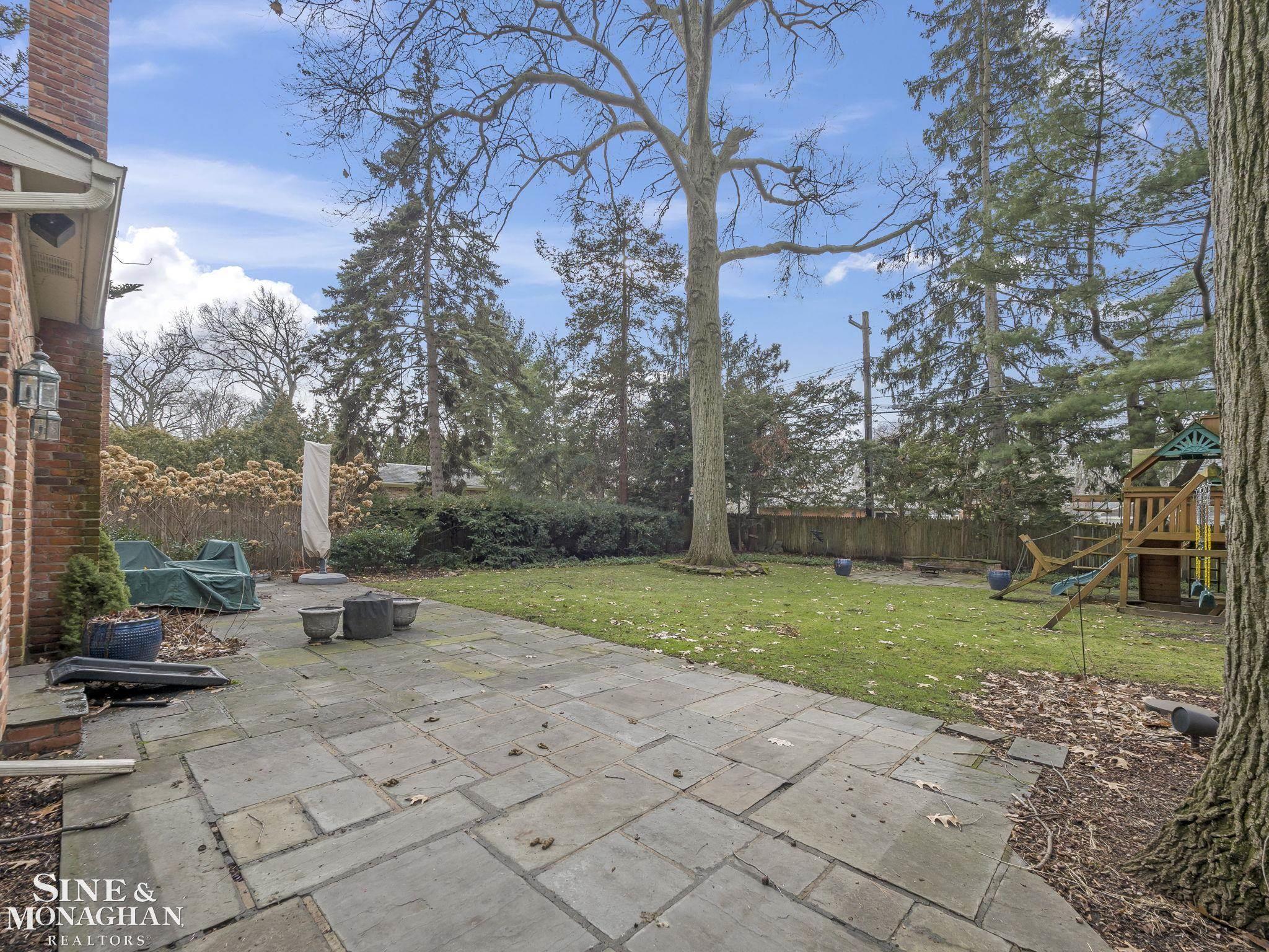 277 Cloverly Road Grosse Pointe, MI 48236 - Photo 33 of 46 Private Rear Grounds