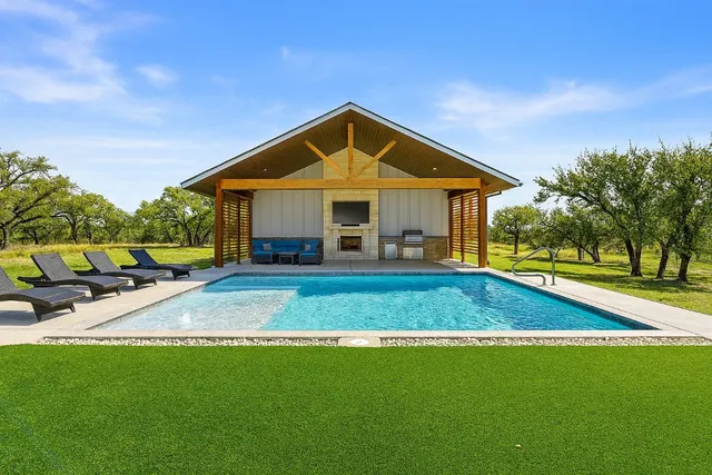 $1,750,000 | 690 Cielo Springs Drive, Blanco, TX 78606