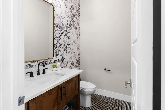 $1,750,000 | 690 Cielo Springs Drive, Blanco, TX 78606