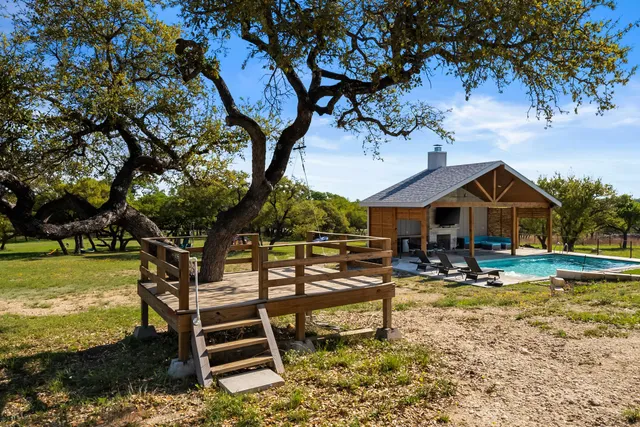 $1,750,000 | 690 Cielo Springs Drive, Blanco, TX 78606