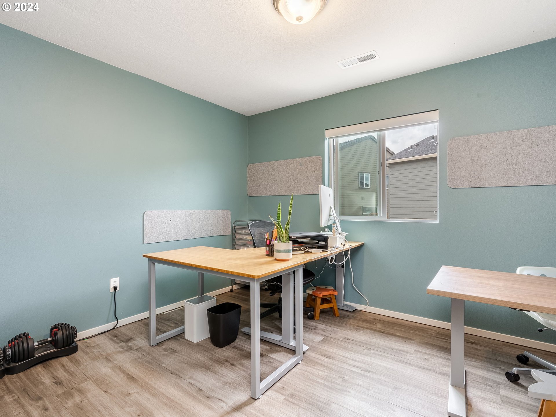 2046 South Meadowlark Dr. Loop Ridgefield, WA 98642 - Photo 25 of 38 a view of a workspace with furniture