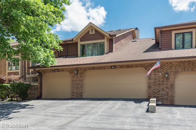 $425,000 | 1014 Braemoor Drive, Unit B, Downers Grove, IL 60515