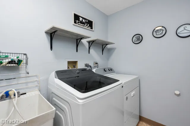 $425,000 | 1014 Braemoor Drive, Unit B, Downers Grove, IL 60515