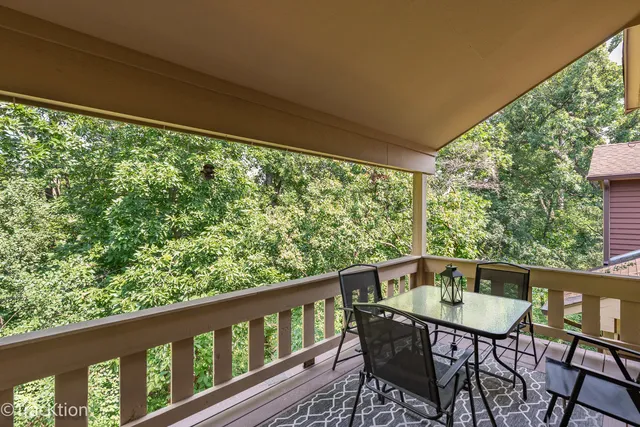 $425,000 | 1014 Braemoor Drive, Unit B, Downers Grove, IL 60515