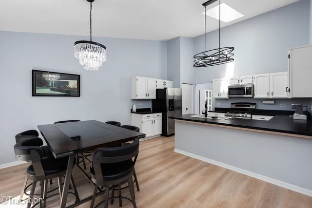 $425,000 | 1014 Braemoor Drive, Unit B, Downers Grove, IL 60515