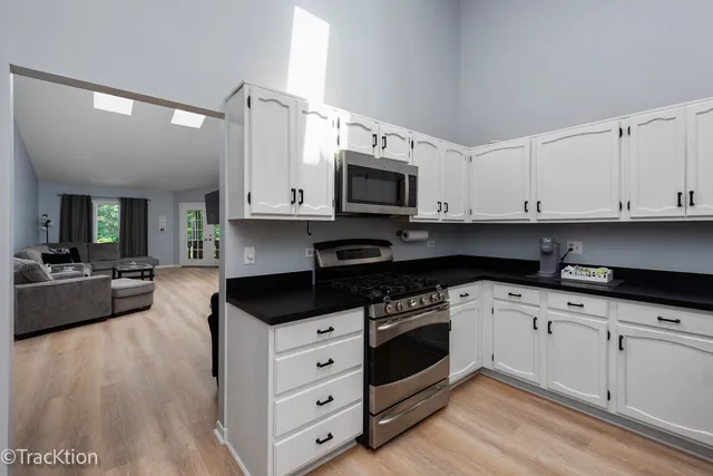 $425,000 | 1014 Braemoor Drive, Unit B, Downers Grove, IL 60515