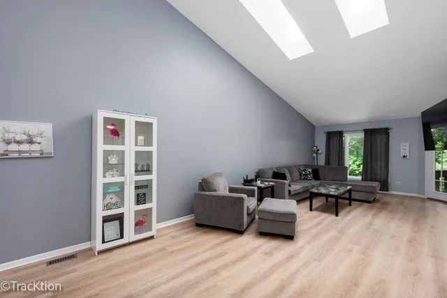 $425,000 | 1014 Braemoor Drive, Unit B, Downers Grove, IL 60515