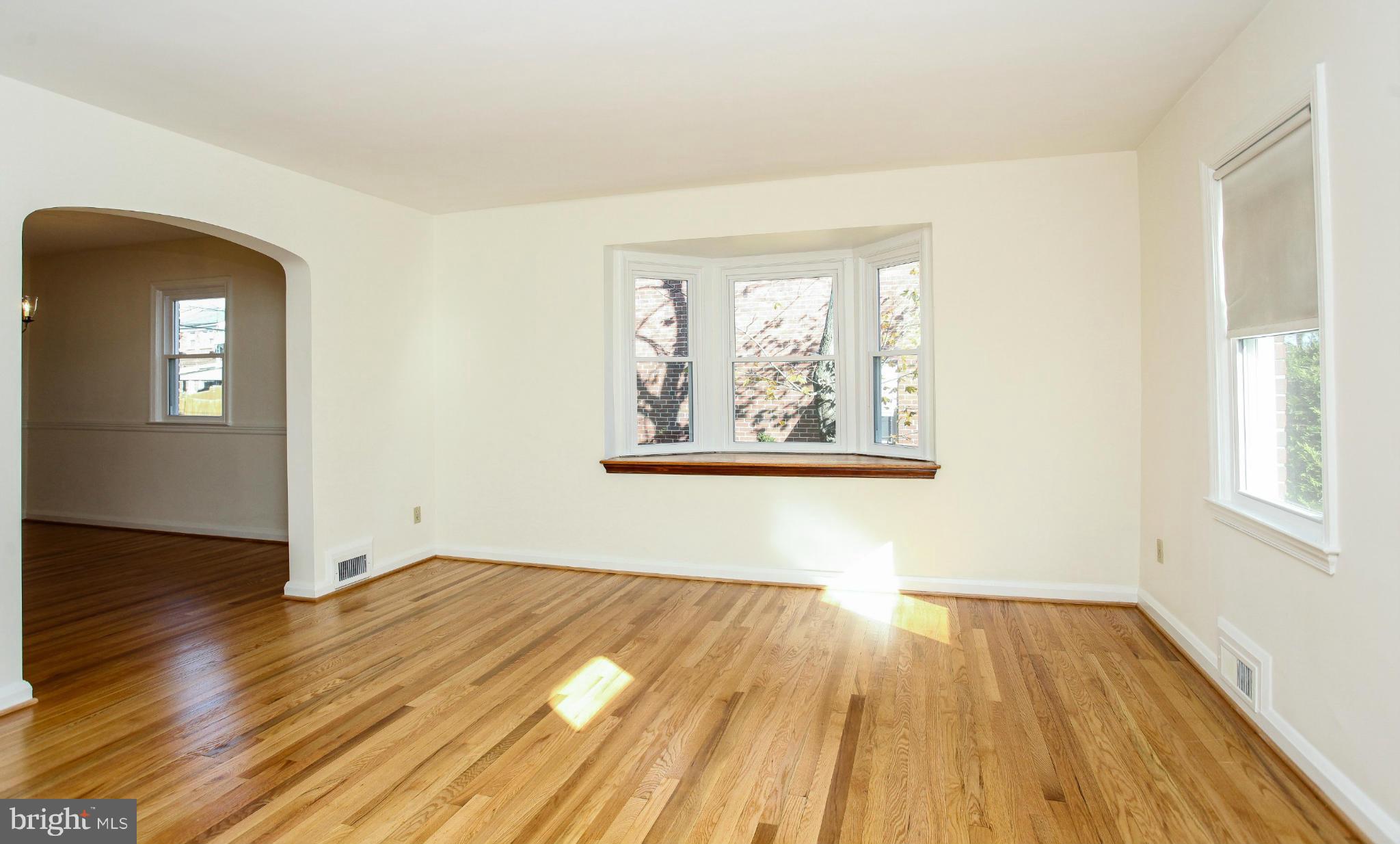 5906 Hillen Road Baltimore, MD 21239 - Photo 3 of 29 Living Room