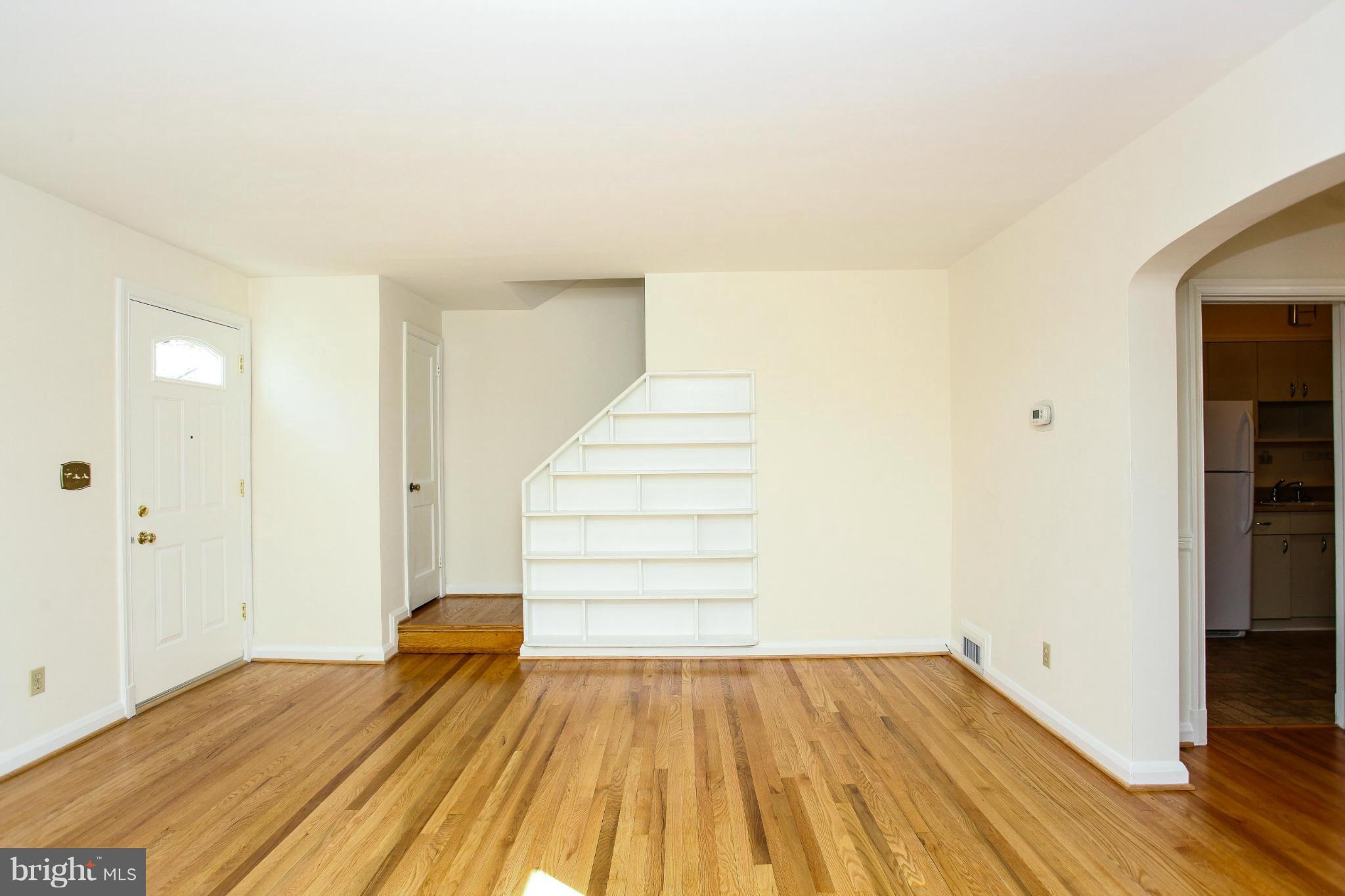 5906 Hillen Road Baltimore, MD 21239 - Photo 4 of 29 Living Room