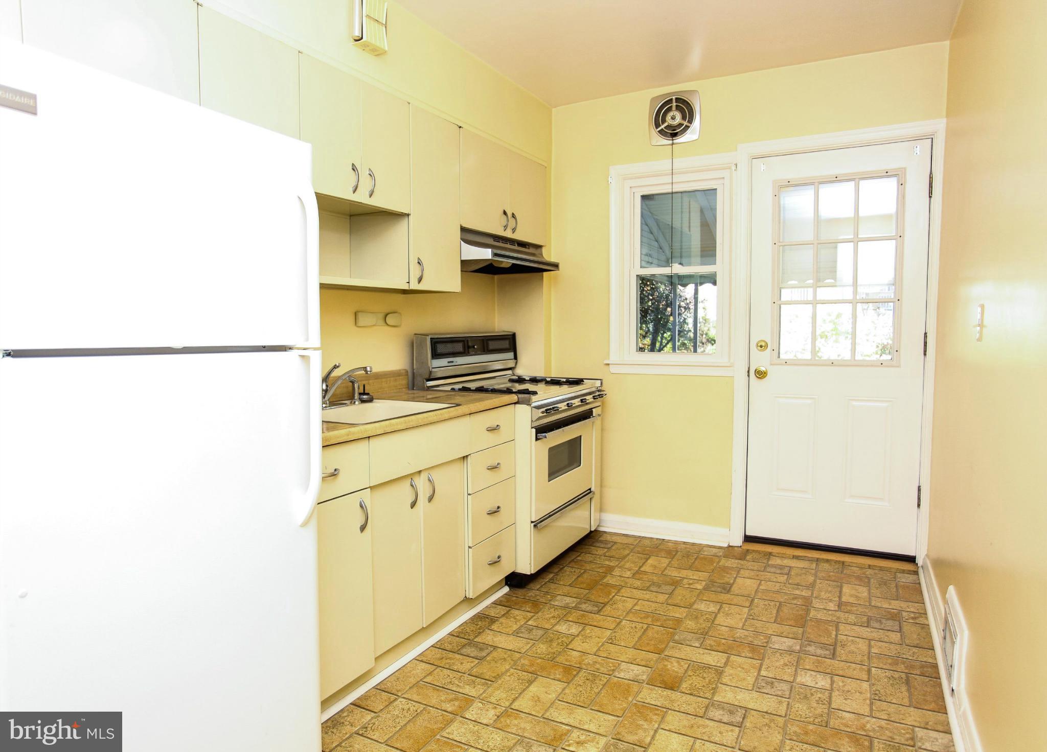 5906 Hillen Road Baltimore, MD 21239 - Photo 6 of 29 Kitchen