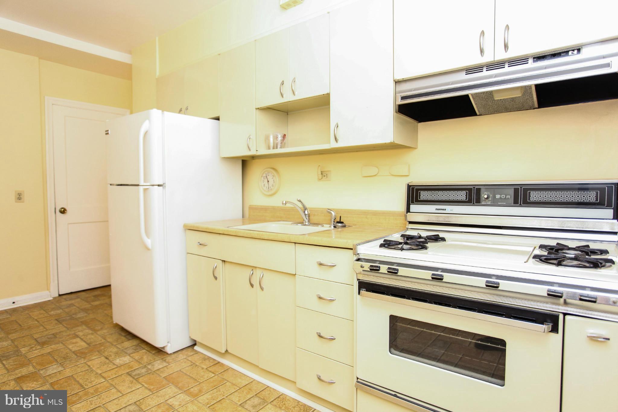 5906 Hillen Road Baltimore, MD 21239 - Photo 7 of 29 Kitchen