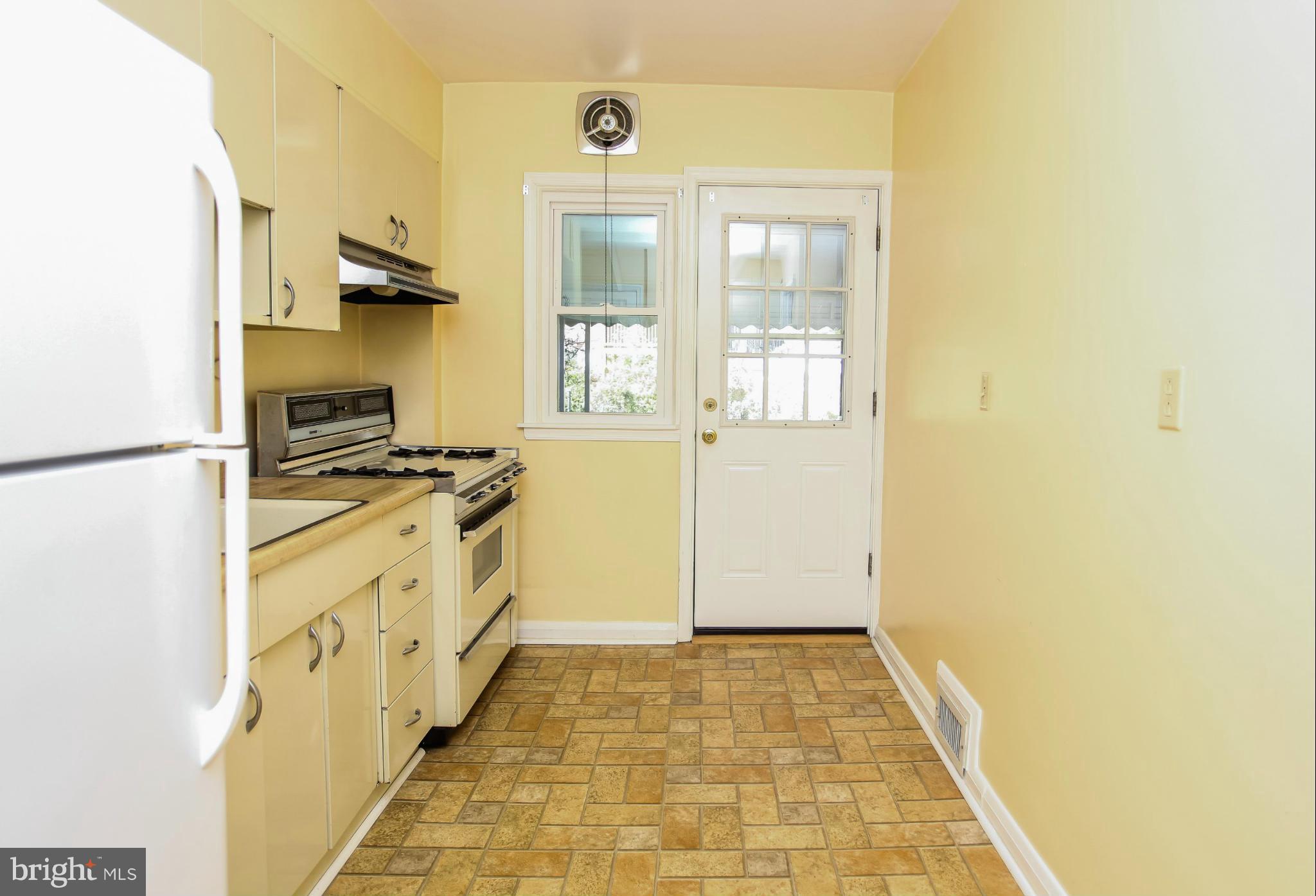 5906 Hillen Road Baltimore, MD 21239 - Photo 8 of 29 Kitchen