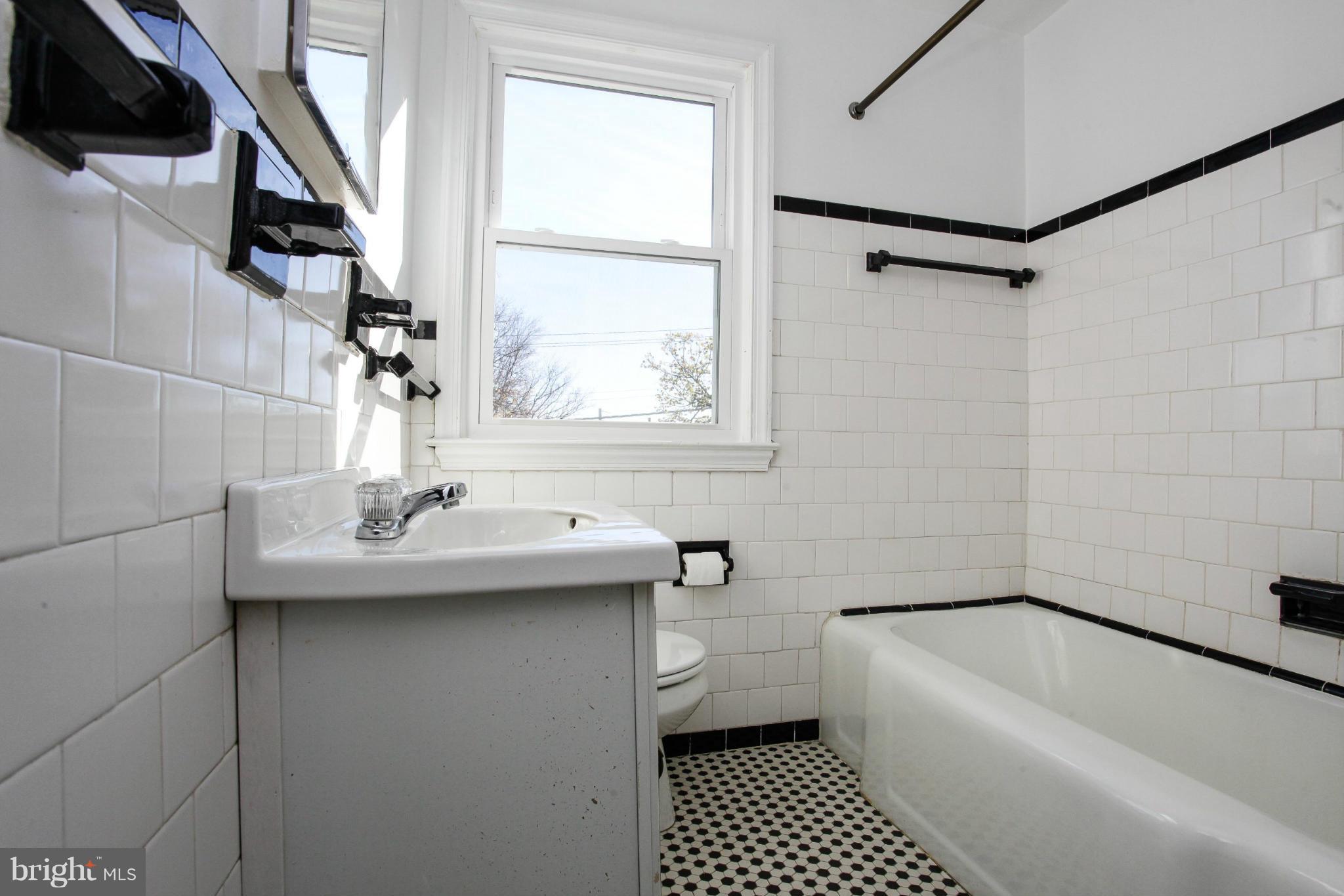 5906 Hillen Road Baltimore, MD 21239 - Photo 10 of 29 Bath