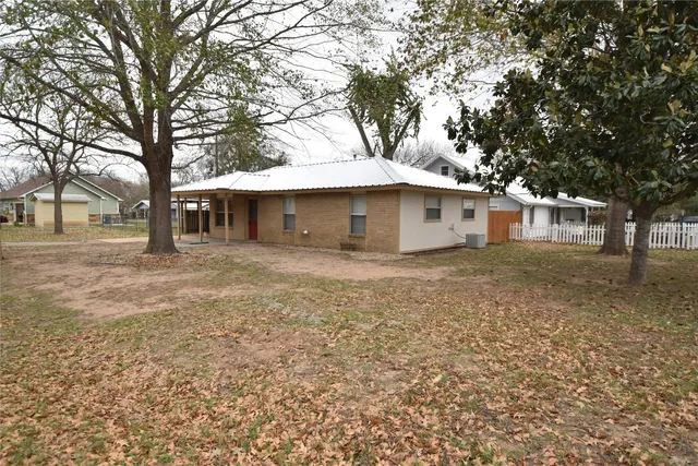 $2,000 | 608 Wilkes Street, Smithville, TX 78957