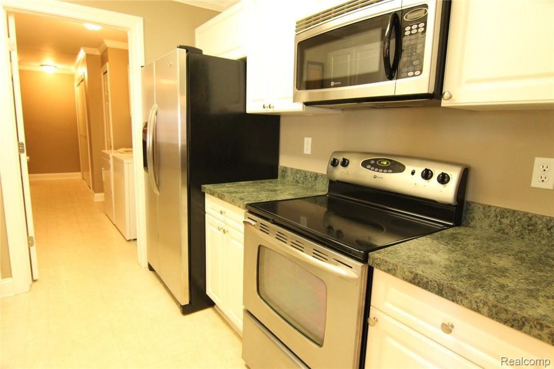 3601 Tremonte Circle, Unit 313 Rochester, MI 48306 - Photo 24 of 34 Kitchen (2).JPG