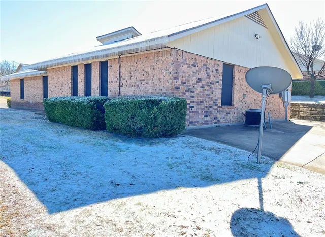 $1,400 | 1108 Curtis Drive, Weatherford, TX 76086