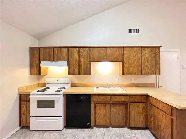 $1,400 | 1108 Curtis Drive, Weatherford, TX 76086