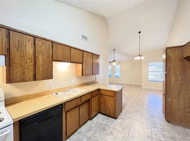 $1,400 | 1108 Curtis Drive, Weatherford, TX 76086