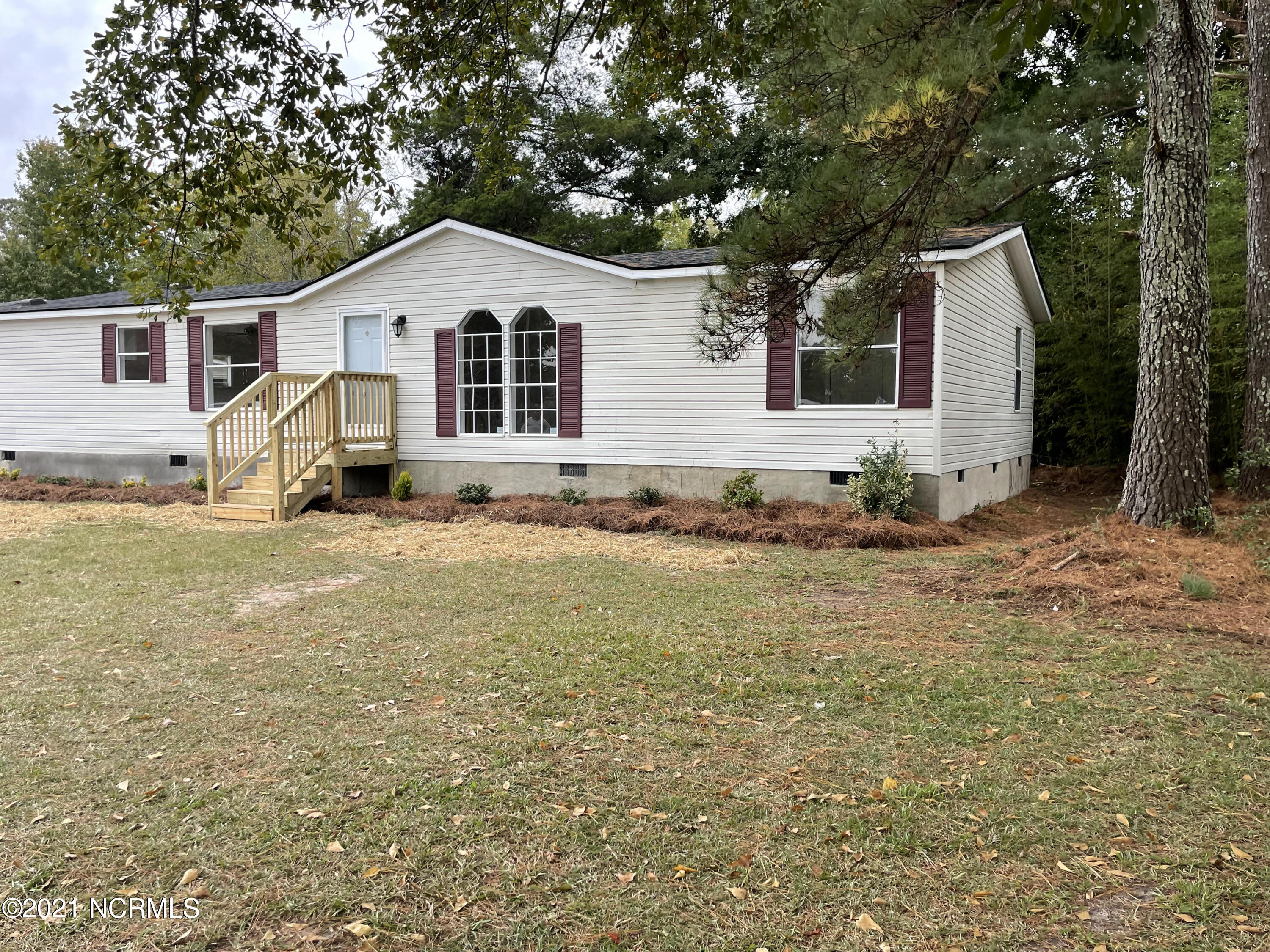 829 Half Moon Road New Bern, NC 28560 - Photo 1 of 15 IMG_8196