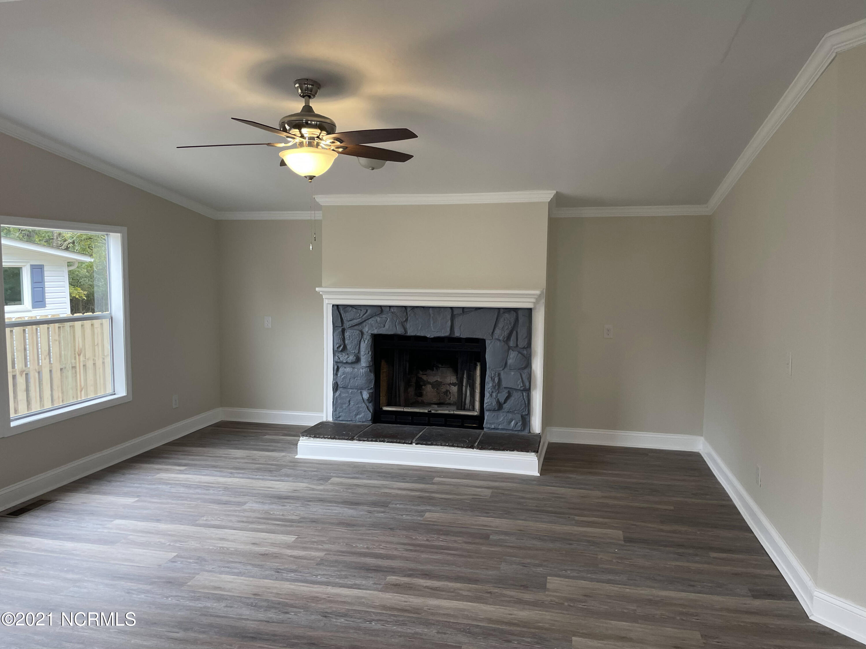 829 Half Moon Road New Bern, NC 28560 - Photo 2 of 15 IMG_8173
