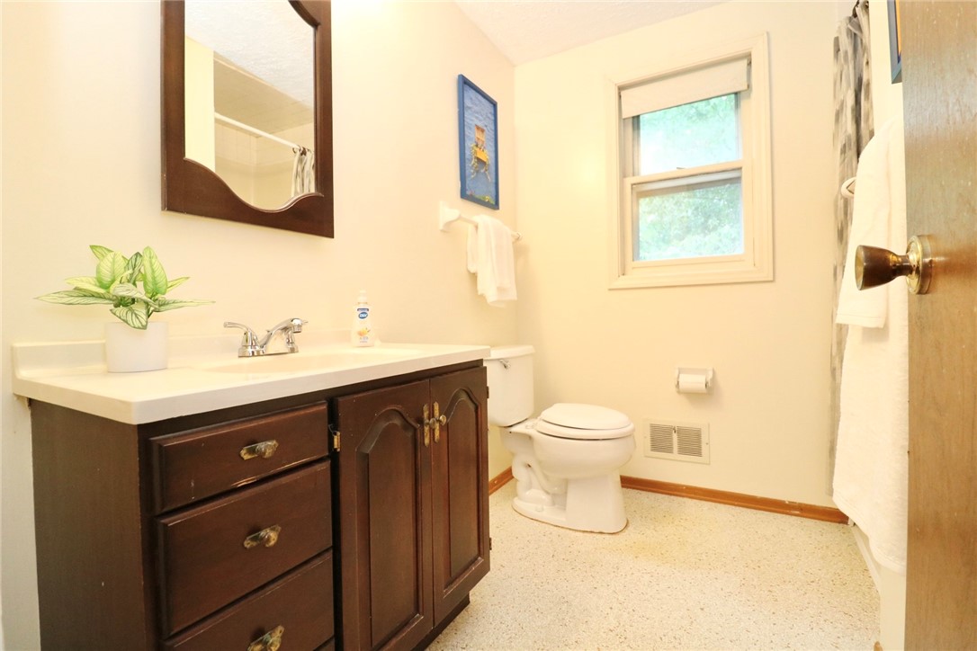 1096 Everwild View Webster, NY 14580 - Photo 34 of 46