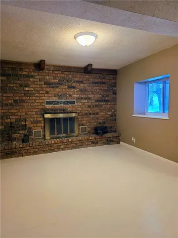 $325,000 | 1818 Hilltop Drive, Country Club, MO 64505