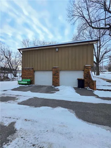 $325,000 | 1818 Hilltop Drive, Country Club, MO 64505